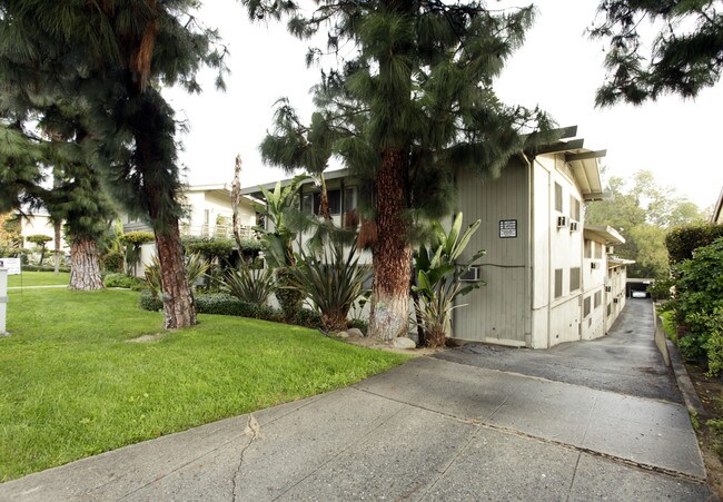 Monterey Gardens in Alhambra, CA - Foto de edificio - Building Photo