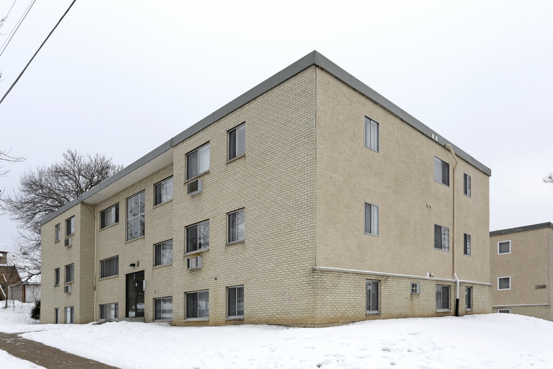 Ames Lake in St. Paul, MN - Building Photo