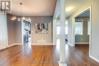 186 Degraaf Cres in Aurora, ON - Building Photo - Building Photo