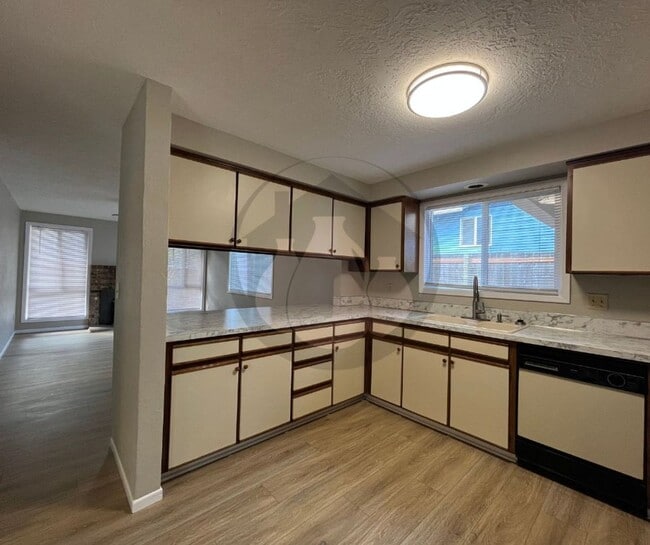 5361 Fox Ct S in Salem, OR - Building Photo - Building Photo