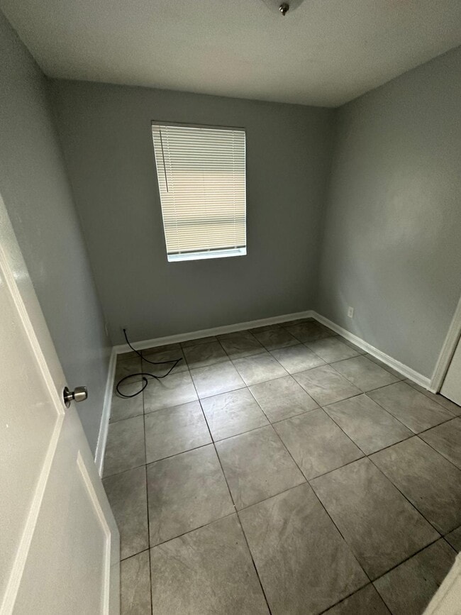 1046 W 8th St in Jacksonville, FL - Foto de edificio - Building Photo