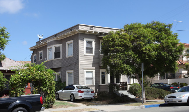 1066 Robinson Ave in San Diego, CA - Building Photo - Building Photo