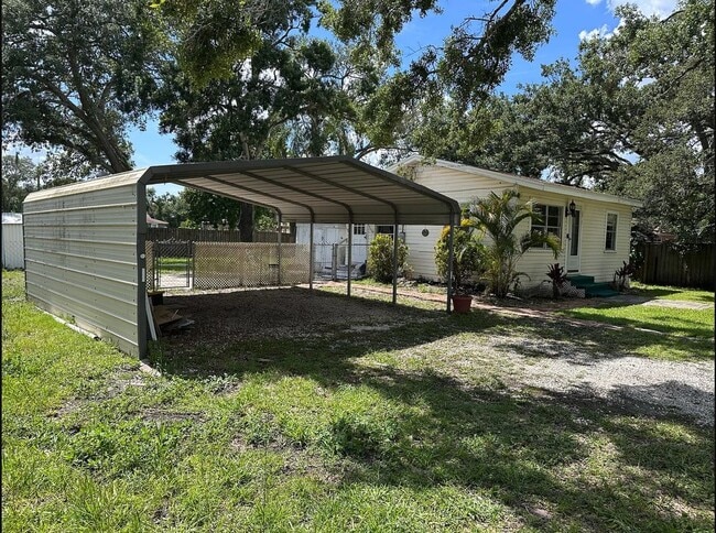 2817 S 64th St in Tampa, FL - Building Photo - Building Photo