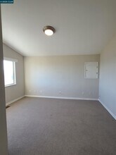 34 Shorewood Ct in Richmond, CA - Building Photo - Building Photo