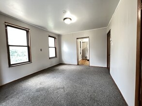 695 Hill St in Dubuque, IA - Building Photo - Building Photo