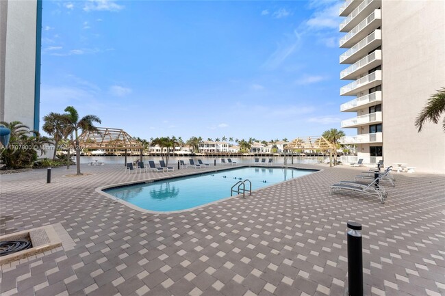 1600 S Ocean Dr, Unit 16B in Hollywood, FL - Building Photo - Building Photo