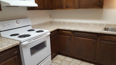 626 2nd Ave E, Unit 2 in West Fargo, ND - Foto de edificio - Building Photo