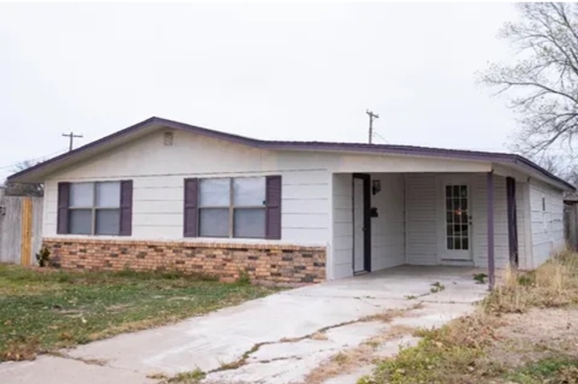 1320 Dallas in Plainview, TX - Building Photo