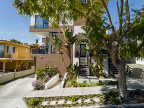 Larrabee Lofts in West Hollywood, CA - Building Photo - Building Photo