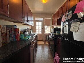 124 Washington St, Unit 2 in Boston, MA - Foto de edificio - Building Photo