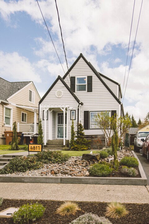 4817 A St in Tacoma, WA - Building Photo