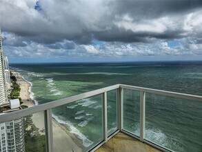 16699 Collins Ave, Unit 4203 in Sunny Isles Beach, FL - Building Photo - Building Photo