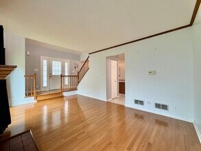 2760 College Hill Cir in Schaumburg, IL - Building Photo - Building Photo