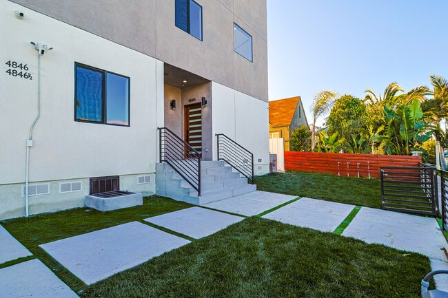 4848 W 17th St in Los Angeles, CA - Building Photo - Building Photo