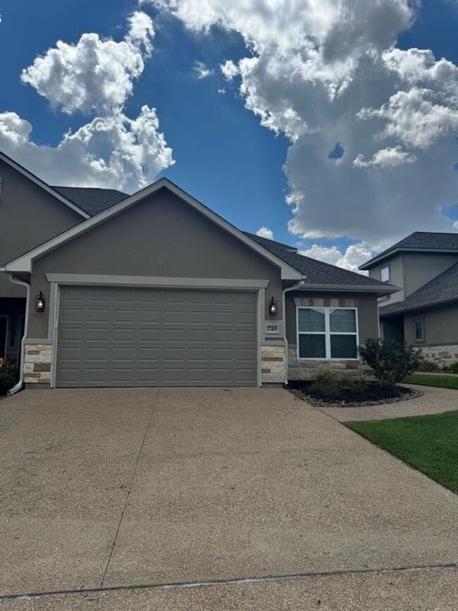 property at 1749 Dakota Ln