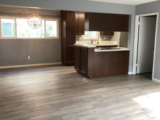 1220 Amethyst St, Unit B in Redondo Beach, CA - Foto de edificio - Building Photo