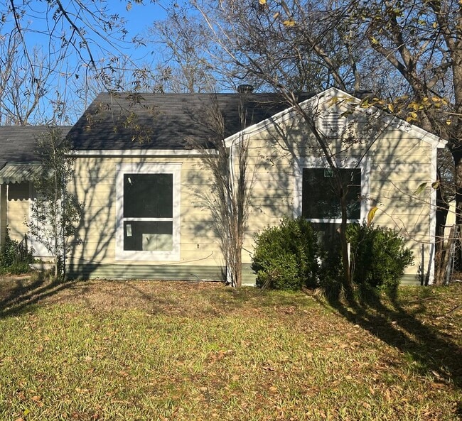 property at 1107 Pecan Ave