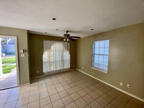 1013 E Westway Ave in McAllen, TX - Foto de edificio - Building Photo