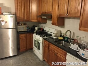 127 Cedar St, Unit 1 in Boston, MA - Building Photo - Building Photo