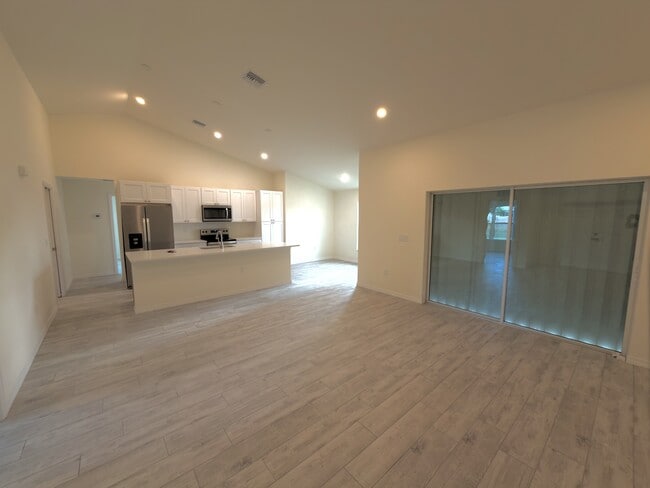 2620 NW 8th Pl in Cape Coral, FL - Building Photo - Building Photo