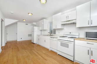 653 Sunset Ave in Los Angeles, CA - Foto de edificio - Building Photo