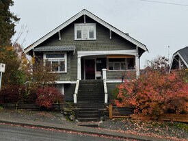 306 Esmond Av in Burnaby, BC - Building Photo