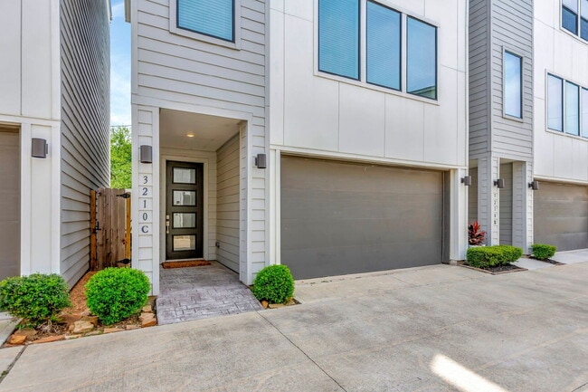 property at 3210 N MacGregor Way