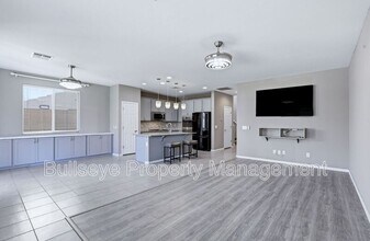 304 N 78th Pl in Mesa, AZ - Building Photo - Building Photo