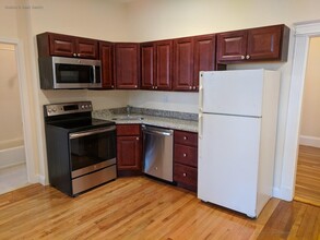 1318 Commonwealth Ave, Unit 1 in Boston, MA - Building Photo - Building Photo