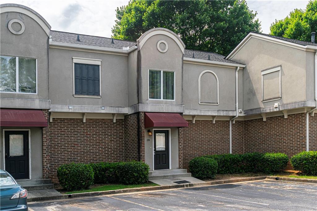 3301 Henderson Mill Rd in Atlanta, GA - Building Photo