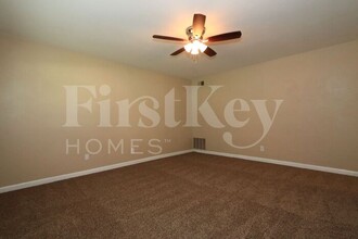 1150 Flicker Dr in Florissant, MO - Building Photo - Building Photo