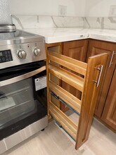 18417 Tuba St, Unit #18415 in Northridge, CA - Foto de edificio - Building Photo