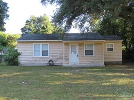 5502 Lynwood Rd in Pensacola, FL - Building Photo