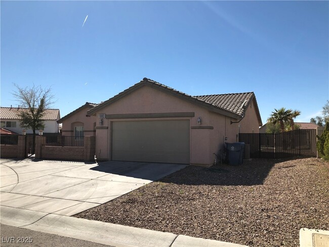 1083 Sterling Peak St in Las Vegas, NV - Foto de edificio - Building Photo