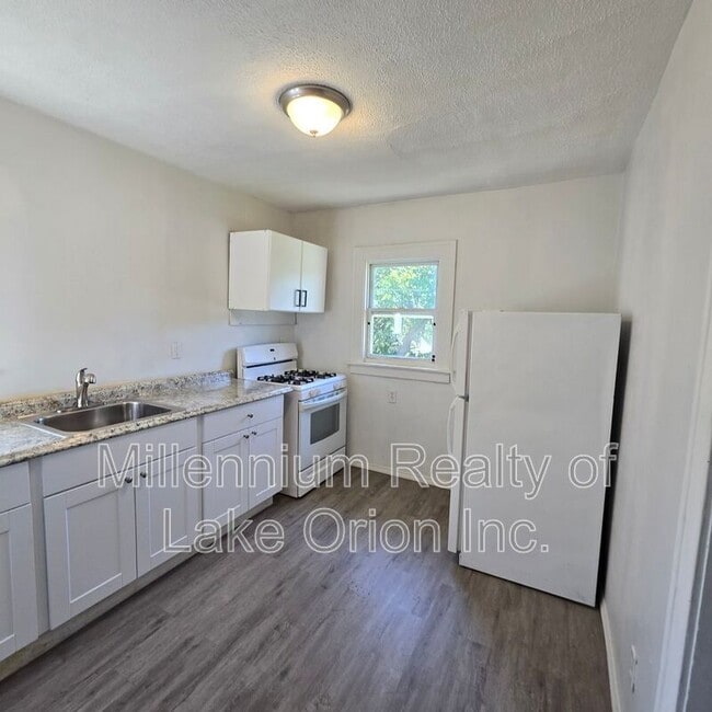 140 Summit St in Pontiac, MI - Building Photo - Building Photo