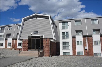 300 Smithfield Rd in North Providence, RI - Building Photo - Building Photo