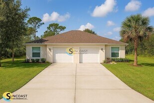 1037 Nomad Rd in Punta Gorda, FL - Building Photo