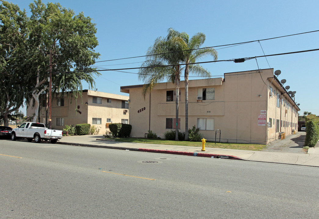 Santa Ana Apartments in Cudahy, CA - Building Photo