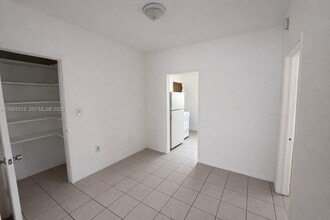 945 Bay Dr in Miami Beach, FL - Building Photo - Building Photo