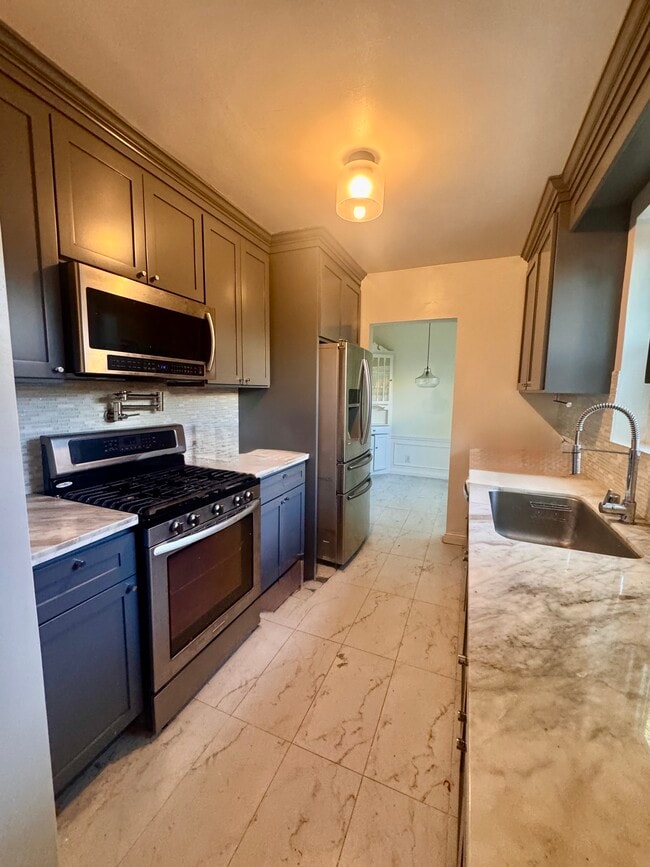 1426 Hauser Blvd, Unit 1426