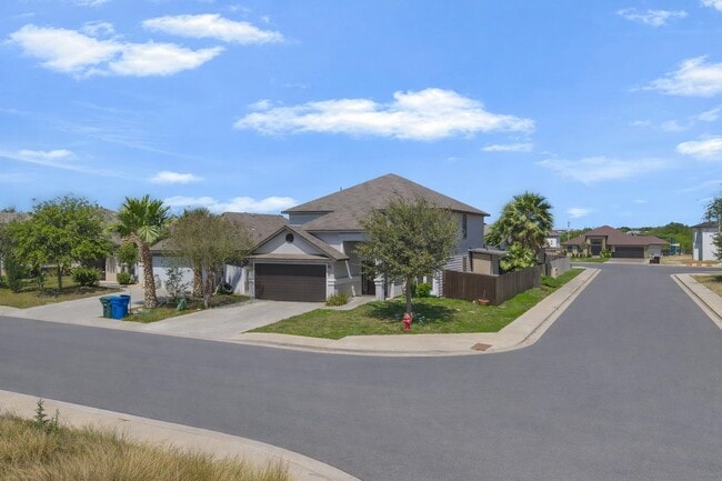 5528 Somerville St in Laredo, TX - Building Photo - Building Photo