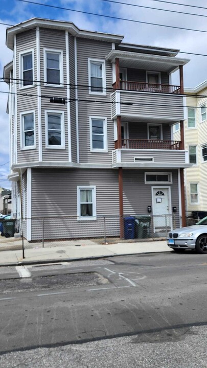 1339 Pembroke St in Bridgeport, CT - Foto de edificio