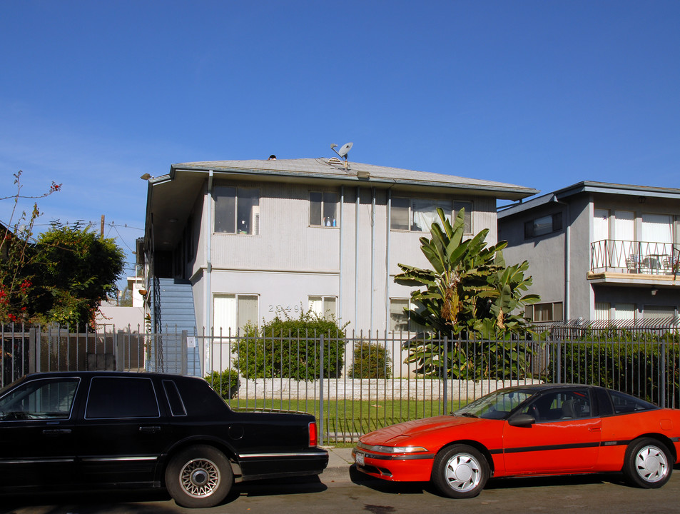 2049 S Corning St in Los Angeles, CA - Foto de edificio