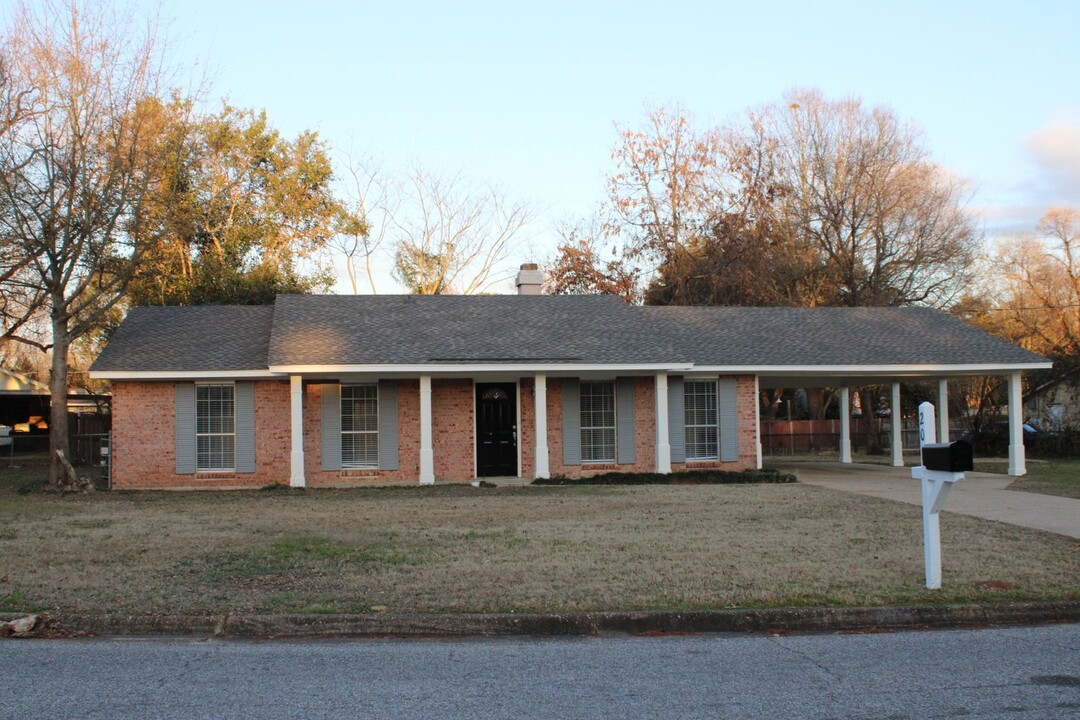 205 Kroy Dr in Montgomery, AL - Foto de edificio