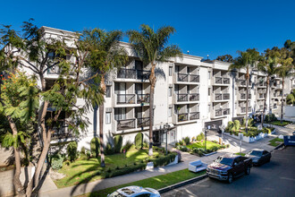 Club Brentwood in Los Angeles, CA - Building Photo - Building Photo