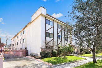 412 Fischer St in Glendale, CA - Building Photo - Building Photo