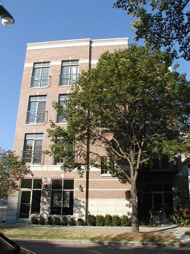 4704 N Kenmore Ave in Chicago, IL - Foto de edificio - Other