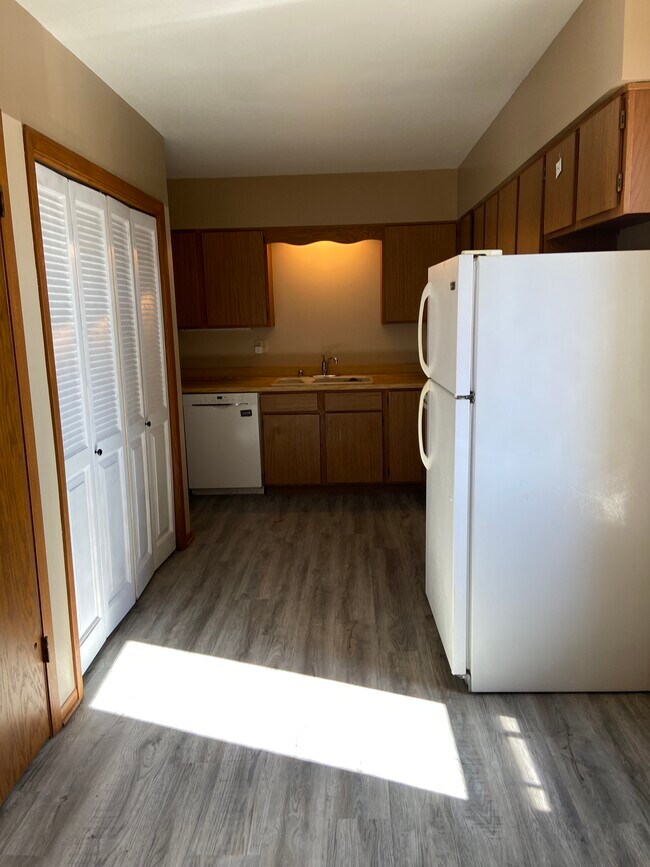 211 S Spring St, Unit 3 in Beaver Dam, WI - Building Photo - Building Photo