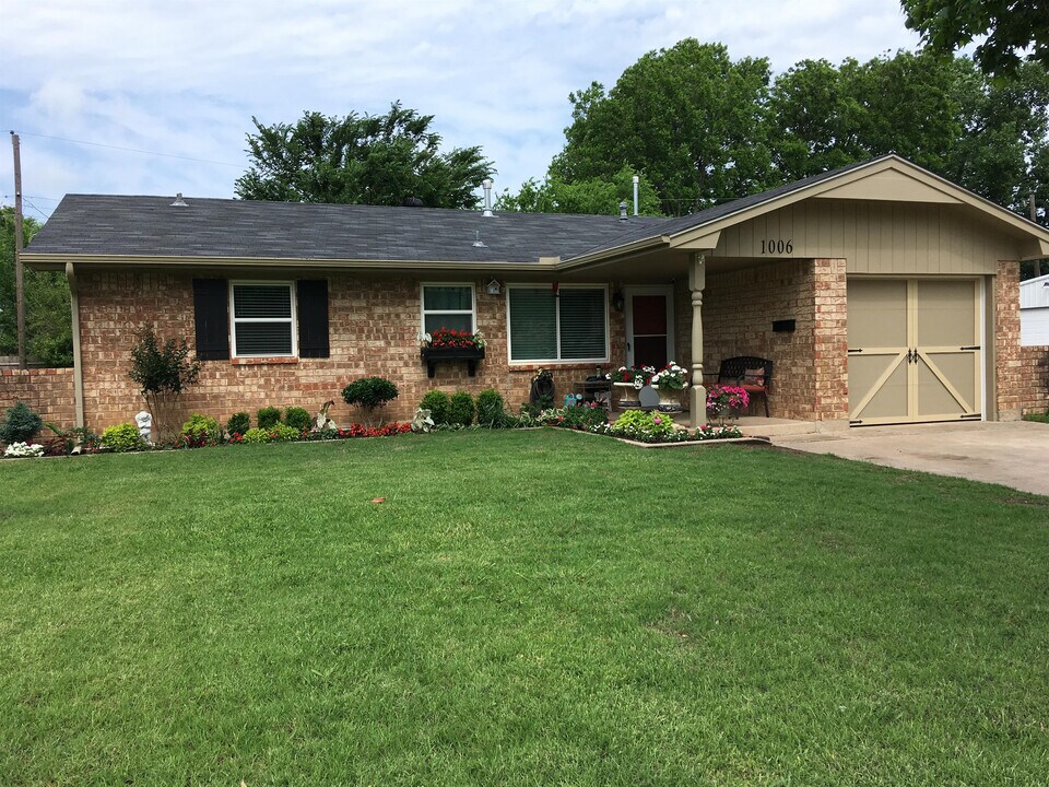 1006 Raleigh Cir in Norman, OK - Building Photo