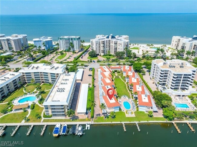 property at 3070 Gulf Shore Blvd N